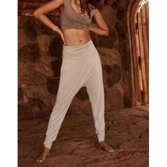 FP Movement by Free People Pants - Free People Movement Echo Harem Pant tan lounge baggy sz M‎